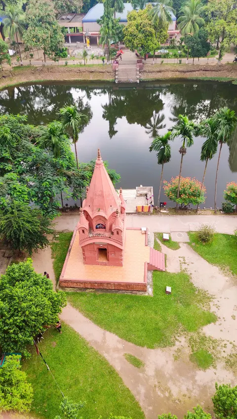 Shiva temple, Jagannath Hall